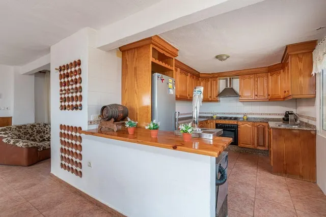 CHALET EN PRIMERA LINEA EN PLAYA GUARDAMAR 6 HABS — 29