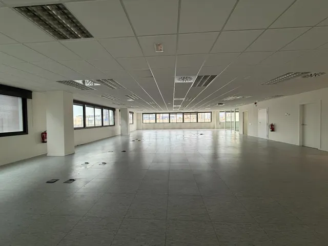 Oficinas en la zona de gran via 2 exteriores diafana con pk — 3