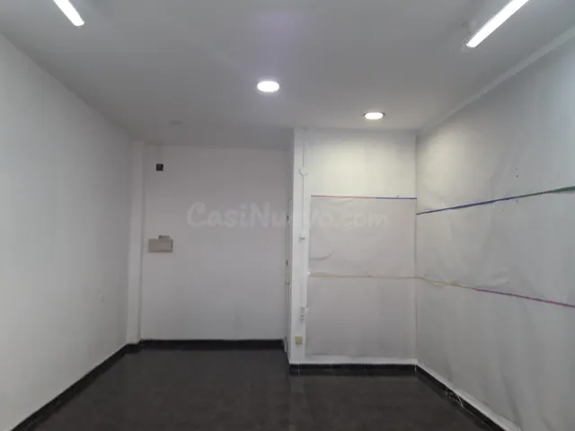 Local comercial reformado en Málaga - 35m2 a pie de calle - foto 4