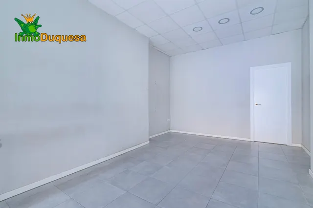 Local comercial junto a la Avenida de américa. Para empezar mañana mismo. — 10