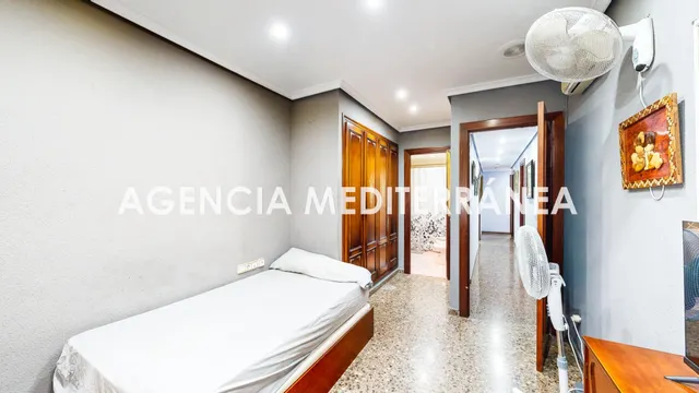 Piso en venta en Torrent, con tres habitaciones y dos baños. — 32