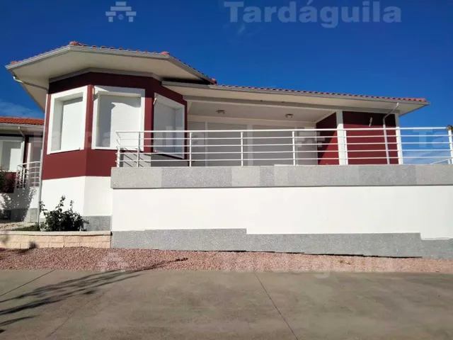 CHALET  INDEPENDIENTE EN URBANIZACION DE VILLAMAYOR — 22