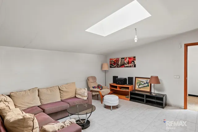 Girona, Domeny | Gran Oportunidad: Edificio de 702 m2 con Taller, Vivienda y Patio — 12