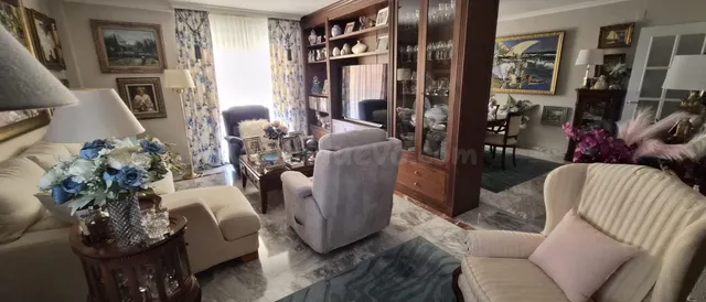 Amplia vivienda con piscina en una de las mejores zonas resi - foto 4