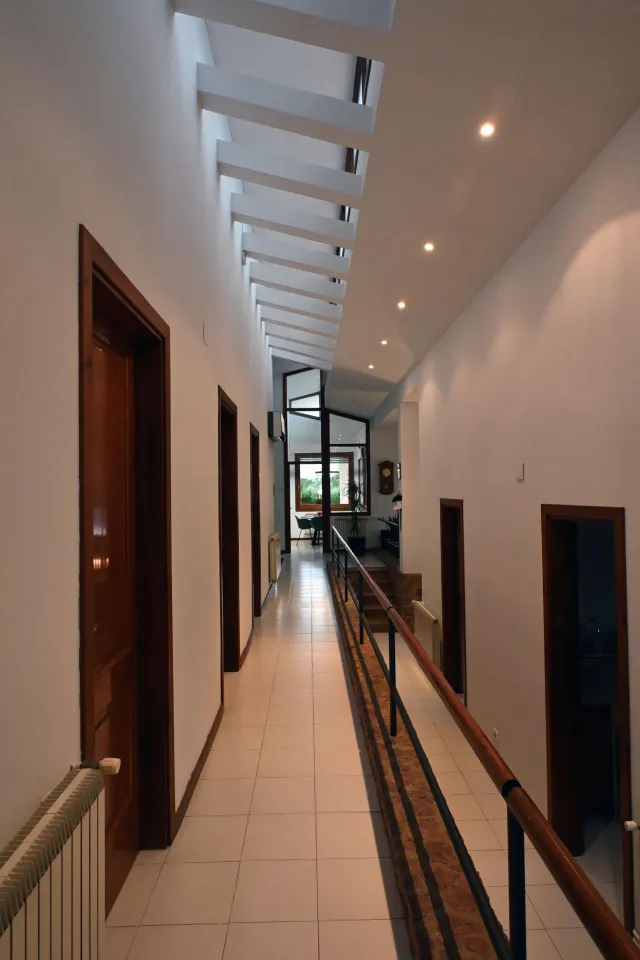 Chalet exclusivo en Tortosa con vistas a Els Ports, piscina y jardín privado — 15