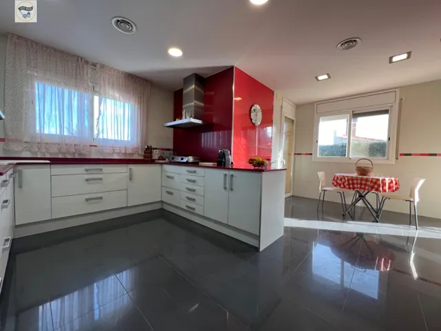 ESPECTACULAR CASA CON PISCINA — 18