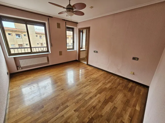 Exclusividad, amplitud y confort en el centro de Salamanca, 3 amplios dormitorios y plaza de garaje cerrada — 31