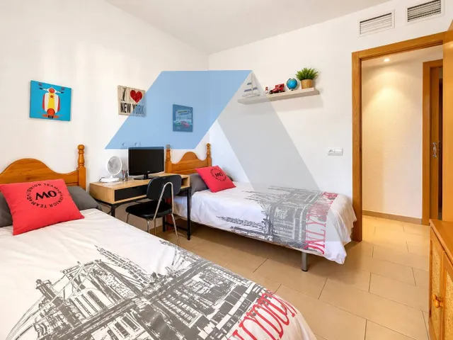 Chalet en parcela urbana con piscina privada en san vicente del raspeig — 18