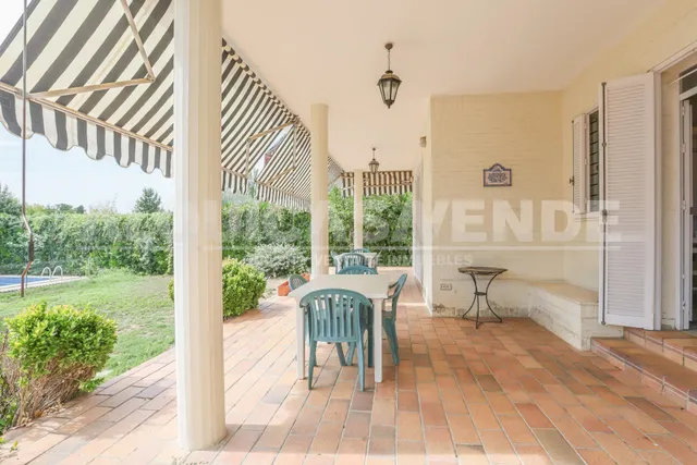 Exclusiva villa de lujo en Simón Verde: 1.150 m2 de parcela privada, gran piscina y bodega, a un paso de Sevilla. — 12