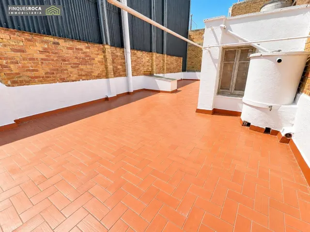 Casa céntrica y muy luminosa, con almacén de 105 m2 y magnífica terraza privada de 70 m2. — 30