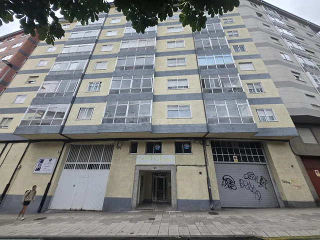 Oportunidad en el centro de Lugo: local comercial en entrepl - foto 2