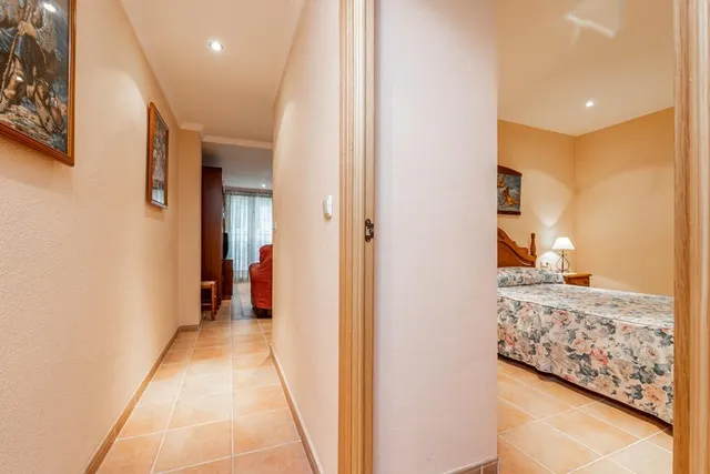 Piso en el centro de Granada, totalmente reformado con dos grandes dormitorios y un baño — 29