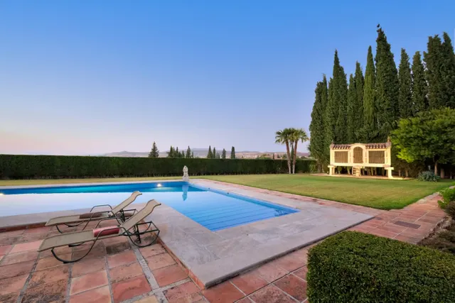 CASA DE LUJO EN LA ZUBIA — 12