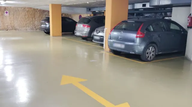 Parking 8m² en alquiler - Casc Antic — 16