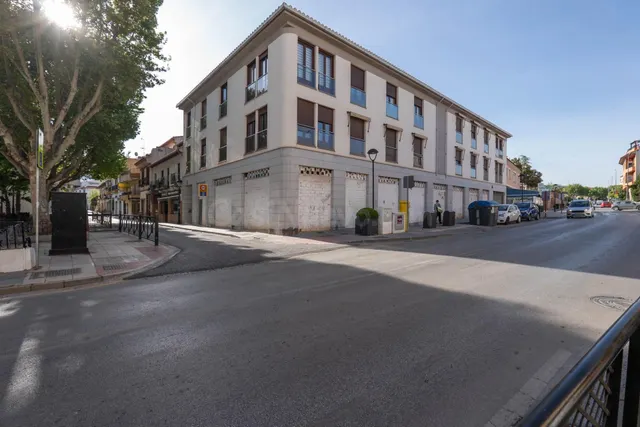 Gran local comercial en esquina frente a Plaza Baja – Ogíjar - foto 2