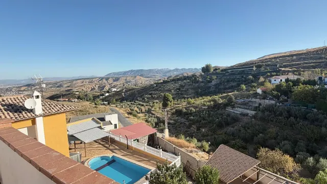 Preciosa Casa de tres plantas con tres apartamentos completos en venta en Monachil — 6