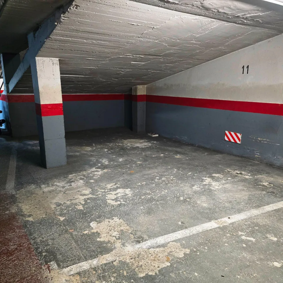 Ref: 2561V EL PUTGET i EL FARRÓ: Plaza de Parking en VENTA para COCHE MEDIANO+MOTO
