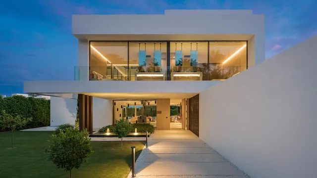 Sofisticada villa con vistas al mar en la Milla de Oro, Marbella — 44