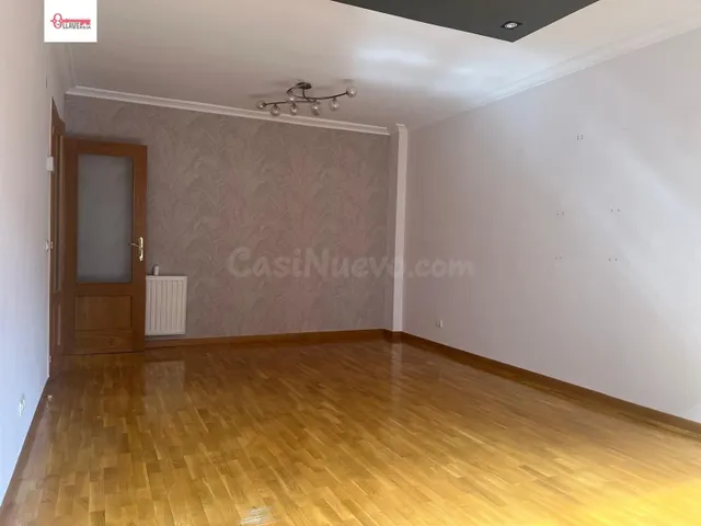 PISO SEMINUEVO JUNTO A CORREOS - foto 4