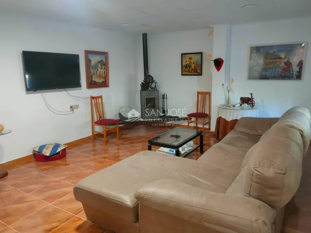 SE VENDE ESPLENDIDA CASA PARA ENTRAR A VIVIR EN LA ROMANA