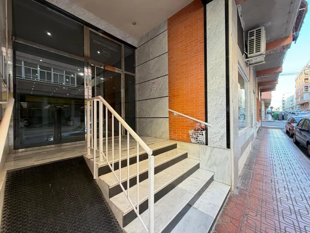 Apartamento a 350 metros de playa del cura con 2 dorm. 1 baño. en frente de av. de las habaneras. superficie de 66 m2. — 36