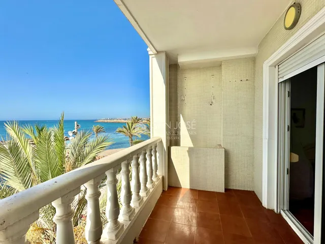 VENTA DE PISO EN TORREVIEJA, PRIMERA LÍNEA DE PLAYA Y VISTAS AL MAR — 23
