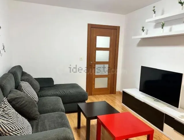 SE ALQUILA PISO EN CALLE VERDIALES IDEAL PARA ESTUDIANTES CH