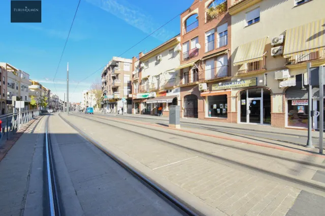 Local en bruto situado junto a la Avenida principal — 16