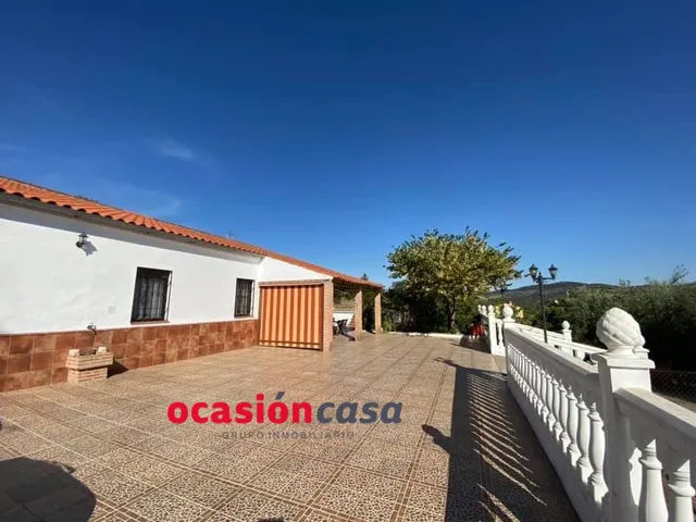 ESPECTACULAR PARCELA CON CASA, PISCINA Y OLIVOS