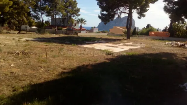 Parcelas libres de construcción y vistas al mar en Calpe - C - foto 4
