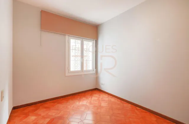 VENTA de AMPLIO en BREDA:  4 DORMITORIOS, MUY LUMINOSO y JUNTO al CENTRO DE BREDA — 17