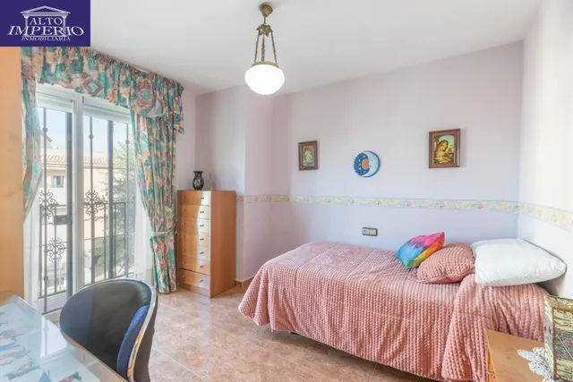 Casa independiente a 5 minutos de Granada en buen estado para entrar a vivir — 48