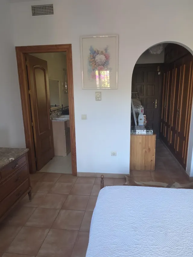 se vende chalet en casares golf — 25