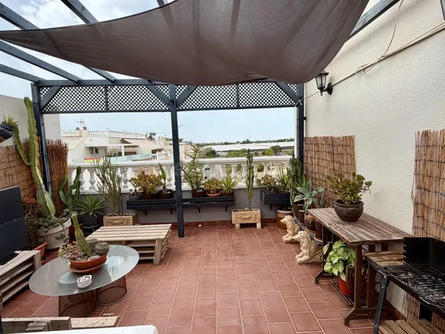 Chalet pareado tipo tríplex de 266 m2 con 4 dormitorios, terrazas, garaje y bodega en Aguadulce Sur — 15