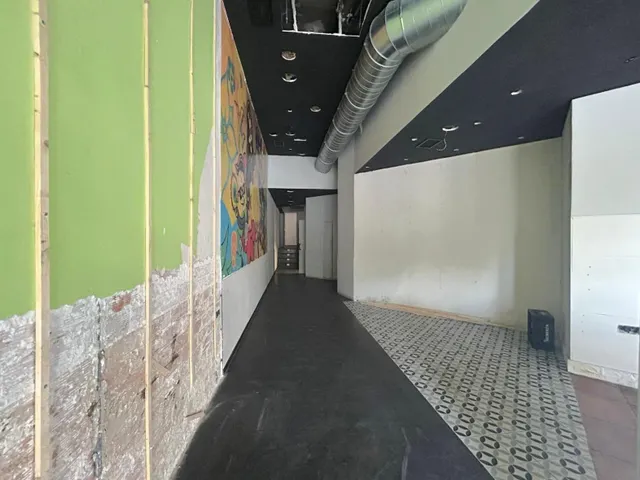 LOCAL COMERCIAL EN VENTA, AVDA. REINA VICTORIA EUGENIA — 9