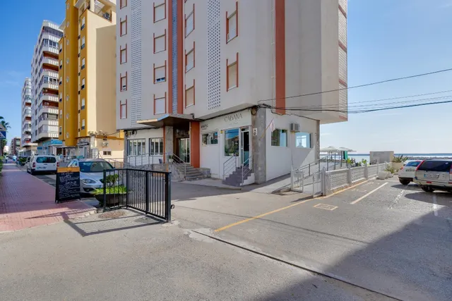 PRECIOSO APARTAMENTO TOTALMENTE REFORMADO CON VISTAS FRONTALES AL MAR — 39