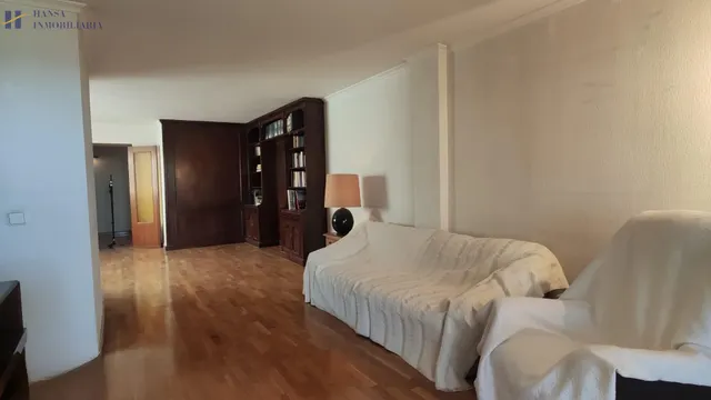 AMPLIO PISO EN VENTA CON VISTAS AL MAR Y UBICACIÓN PRIVILEGIADA EN ALICANTE — 8