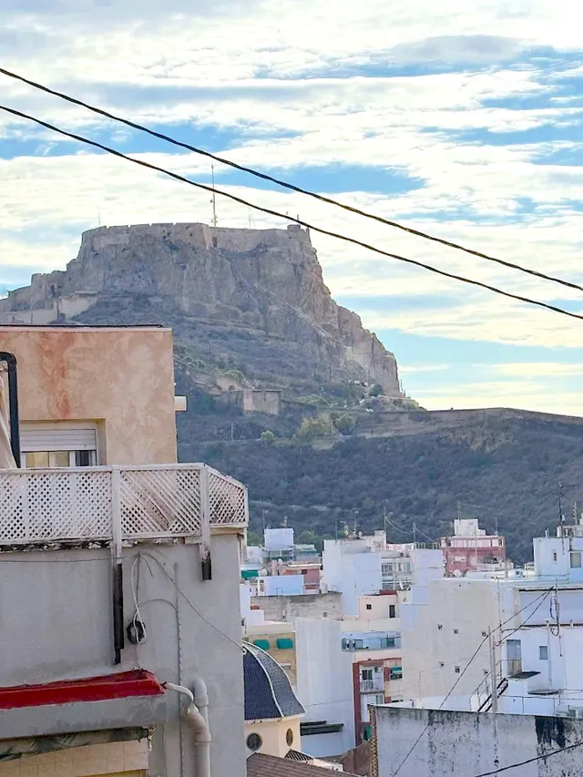 Gran piso en esquina y reformado en la ronda del castillo — 40