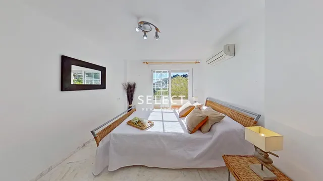 Apartamento con Terraza y Vistas Panorámicas al Mar en Marina del Este. — 13