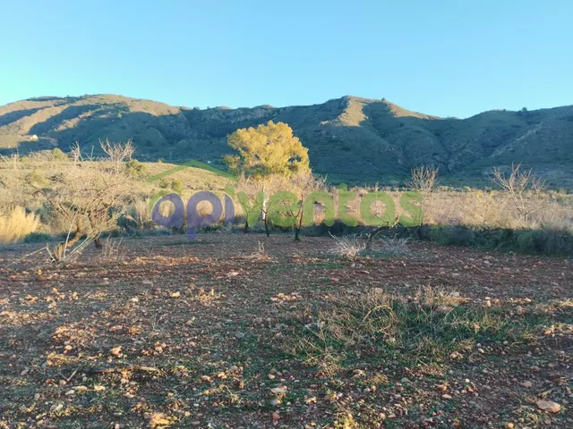 Casa de piedra con 61 hectáreas de terreno — 33