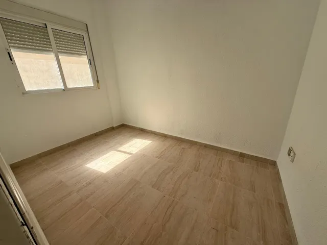 Amplio y Luminoso Piso en Carolinas Bajas, Alicante — 10
