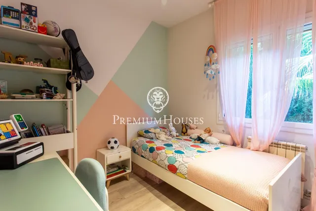 Casa independiente con jardín en venta en Argentona — 24