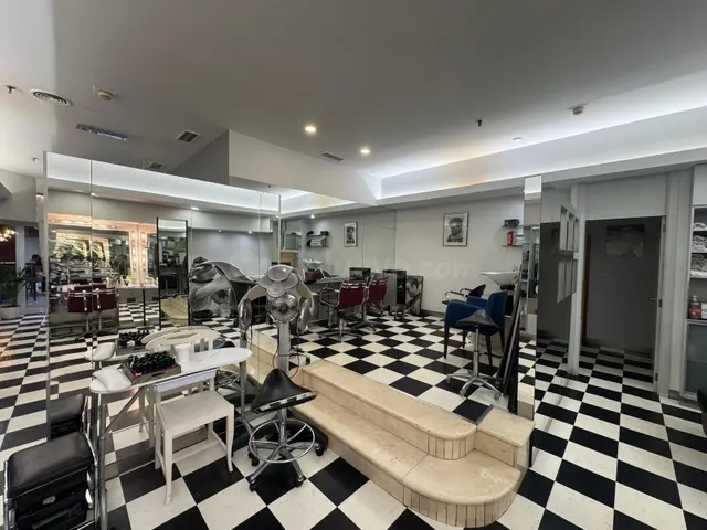 Local comercial 135m² en venta - Cuatro Caminos