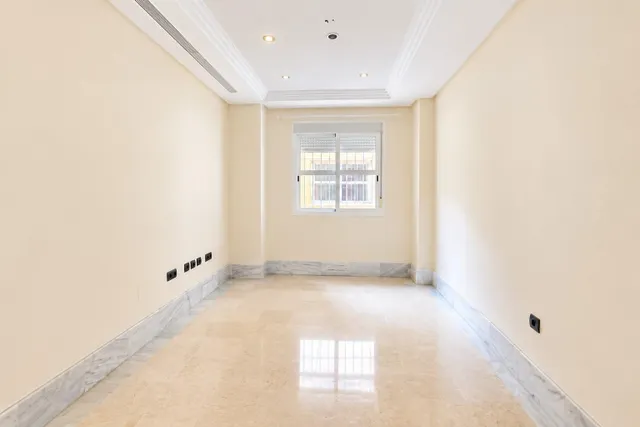 OFICINA DE 110 M2 CON GARAJE Y POSIBILIDAD DE CAMBIO DE USO A VIVIENDA EN ARROYO DE LA MIEL – BENALMÁDENA — 6