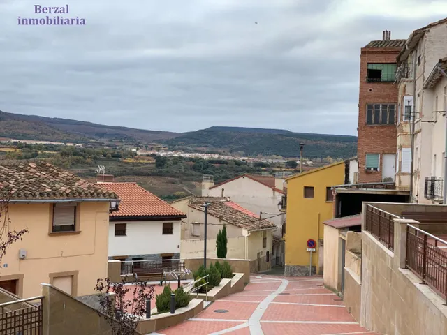 Casa de pueblo en venta en Entrena. Para reformar, con muchas posibilidades, — 3