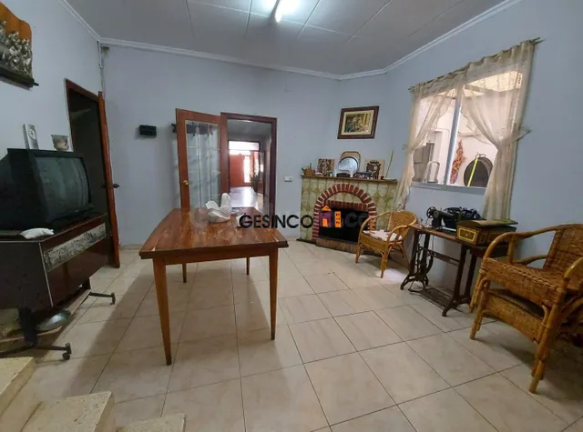 CASA DE PUEBLO CON MUCHAS POSIBILIDADES — 5