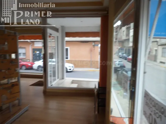 *LOCAL COMERCIAL DE 120 M2 CON UNA OFICINA Y AIRE ACONDICION - foto 3
