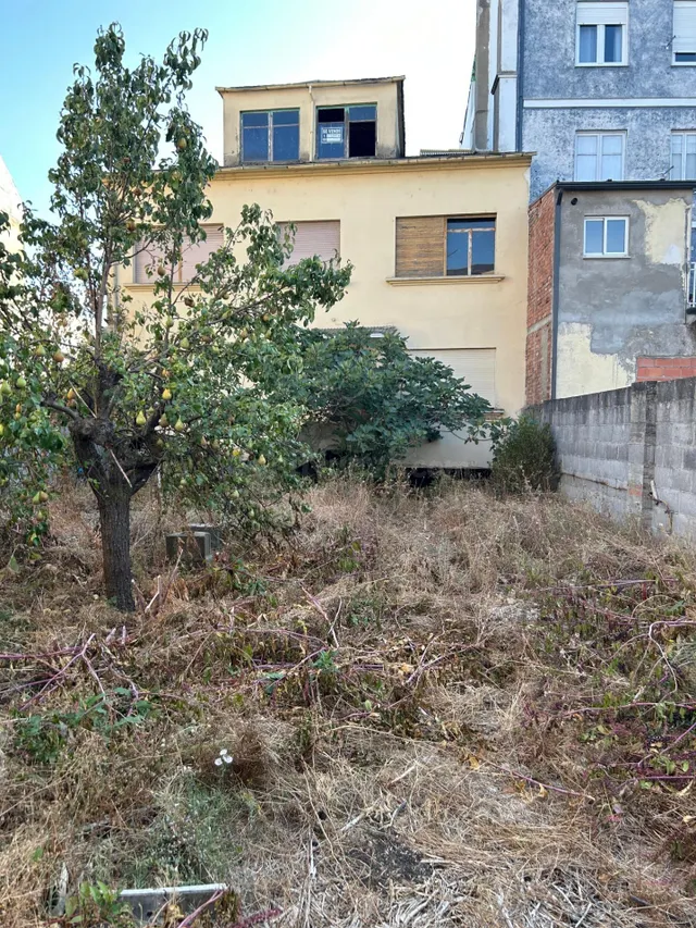 SE VENDE AMPLIA CASA CON SOLAR EN EL CENTRO DE CACABELOS - O - foto 2