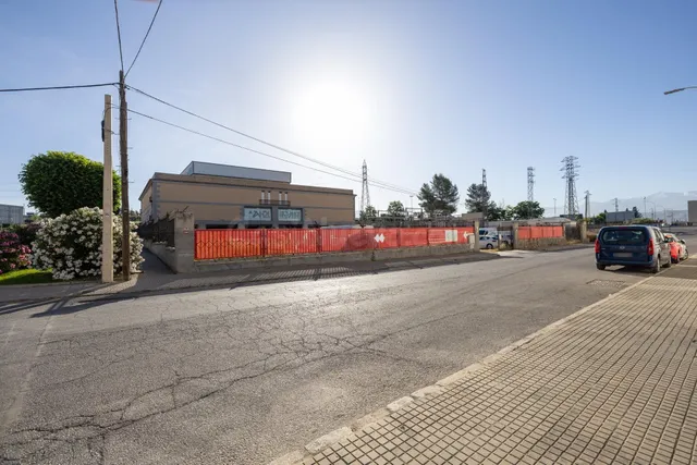 ¡Oportunidad Única! Amplia Nave Industrial en Albolote - foto 5
