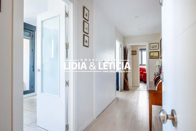 EXCLUSIVA VIVIENDA DE 4 DORMITORIOS Y PLAZA DE GARAJE EN ENT - foto 4